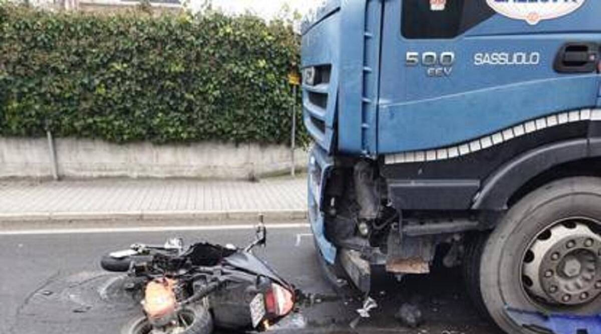 incidente scooter camion